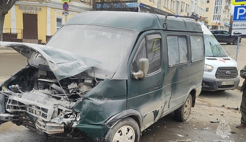 Два автомобиля столкнулись в центре Калуги