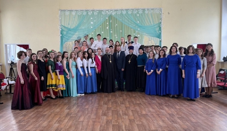 В Думиничах для старшеклассников устроили Зимний бал