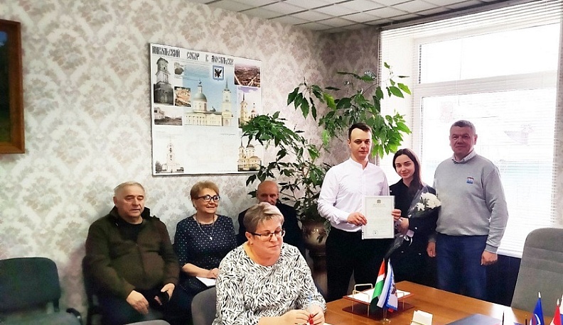 Две многодетные семьи из Мосальского округа получили свидетельства на приобретение жилья