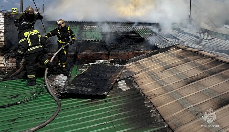 В Балабанове произошел пожар в пристройке магазина