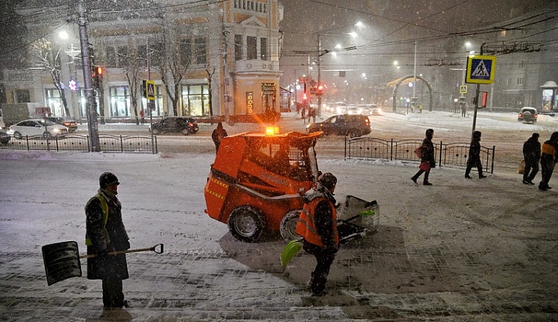 Дмитрий Денисов поручил увеличить время работы бригад для уборки снега в Калуге