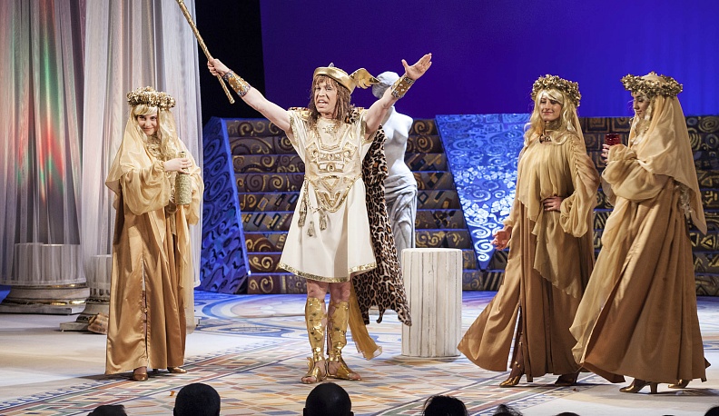 Облдрама представила спектакль с любимцами публики