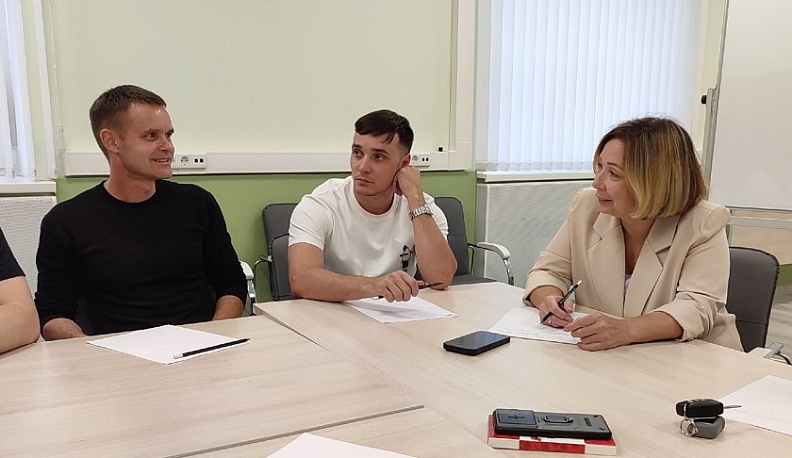 В калужском отделении фонда «Защитники Отечества» прошла встреча с ветеранами СВО