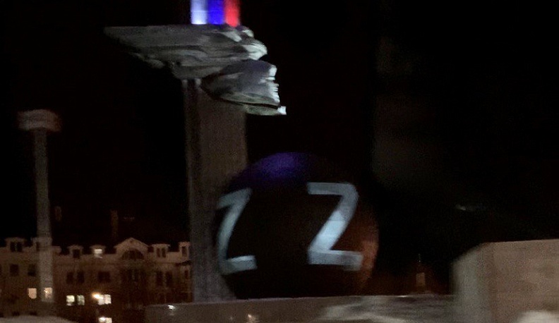 В Калуге на «шарик» спроецировали букву Z в поддержку российской армии