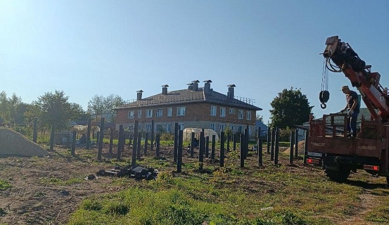 В одном из сёл Козельского района началось строительство нового модульного Дома культуры