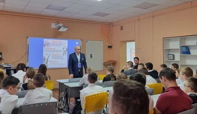 В одной из школ Калуги прошла лекция «Противодействие идеологии терроризма и экстремизма»