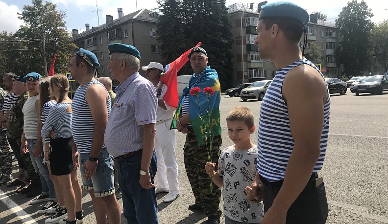 В Обнинске вручили награды ветеранам ВДВ