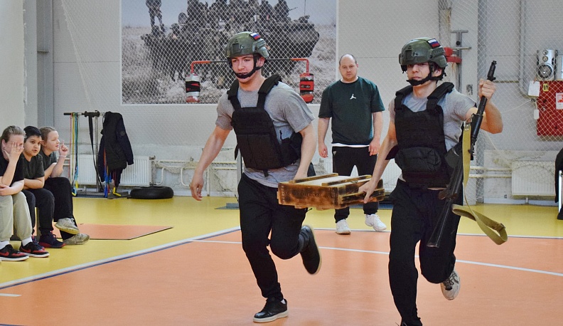 В Тарусе ветеран СВО поделился со школьниками навыками тактической медицины