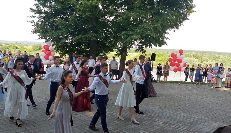 Шесть медалистов выпустили в Тарусе