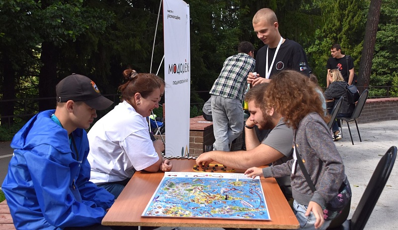 Людиновцы встретились с вокалистом, певцом, блогером из Москвы Владом Кудиновым