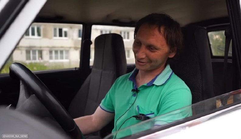 Калужский блогер-миллионник подарил многодетной семье авто и бытовую технику