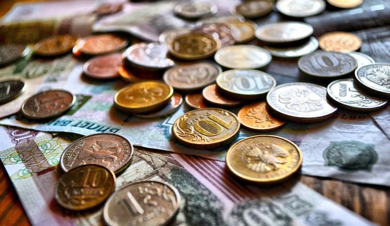 Государственная инспекции труда Калужской области назвала организации, которые задерживают рабочим заработную плату