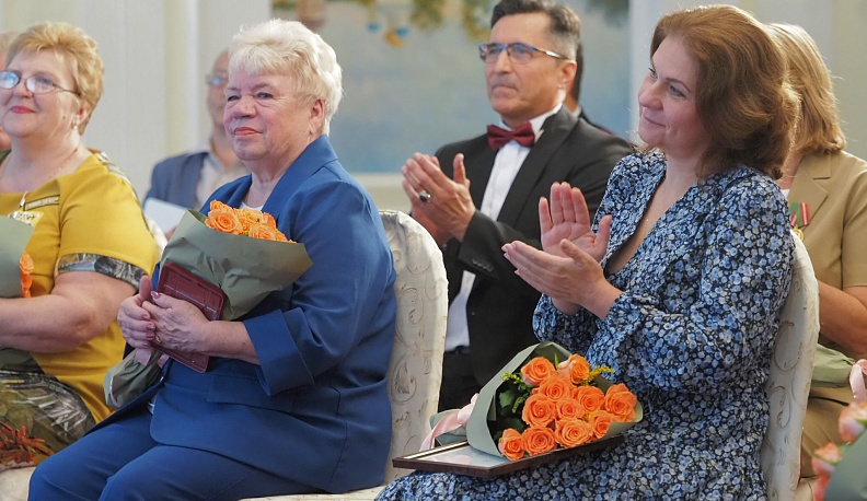 Владислав Шапша вручил калужанам государственные и региональные награды