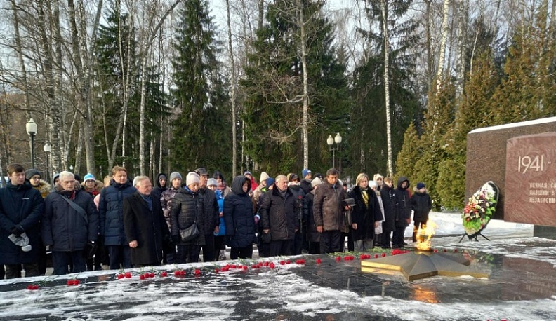 В канун Дня неизвестного солдата в Обнинске прошел памятный митинг