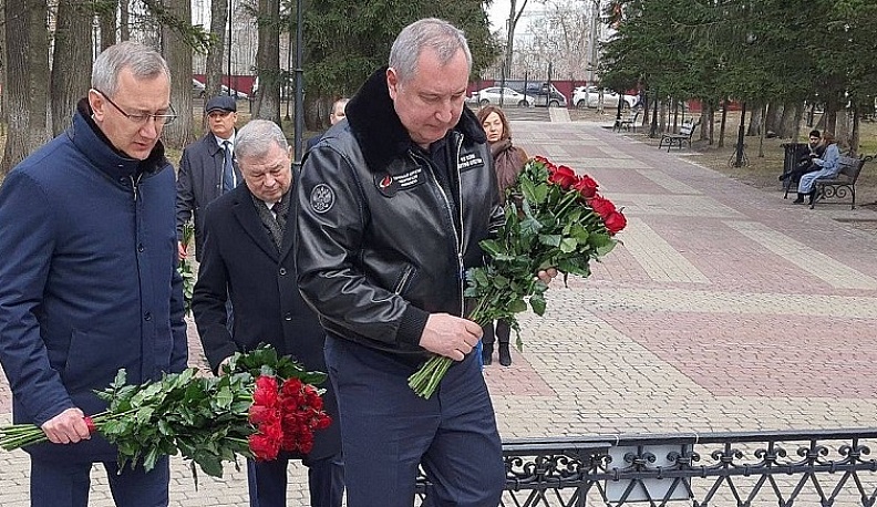 Владислав Шапша Дмитрий Рогозин в Калуге почтили память К. Э. Циолковского