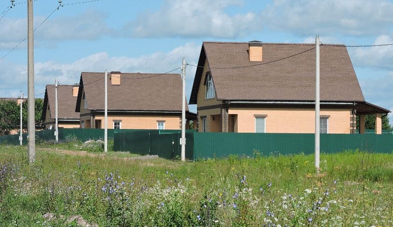 Замаячил вдали голубой огонёк