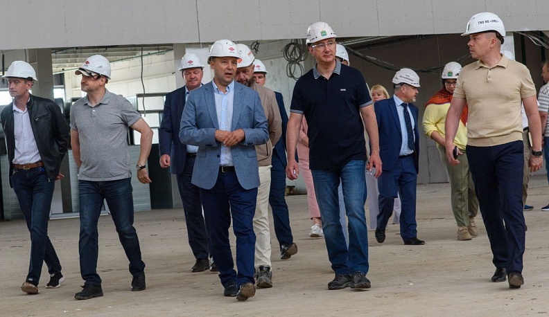 Владислав Шапша посетил стройплощадку Федерального технопарка профобразования в Калуге