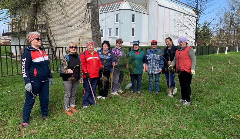 В Жиздре высадили деревья в память о женщинах-участницах Великой Отечественной войны 