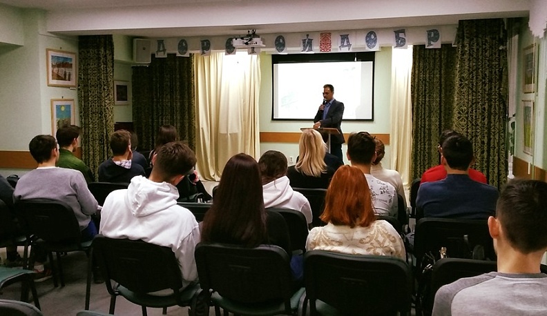 Алексей Урусов рассказал калужским студентам об исторических истоках единения русского народа