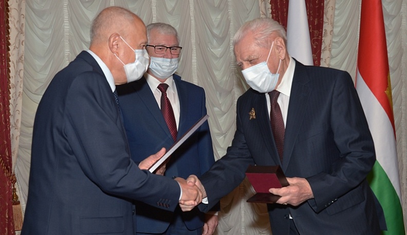 В Калуге вручили памятные медали «75 лет Победы в Великой Отечественной  войне 1941 – 1945 годов»