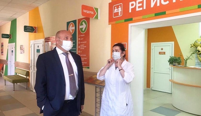 Константин Пахоменко проверил работу скорой помощи в Сухиничах и Мещовске