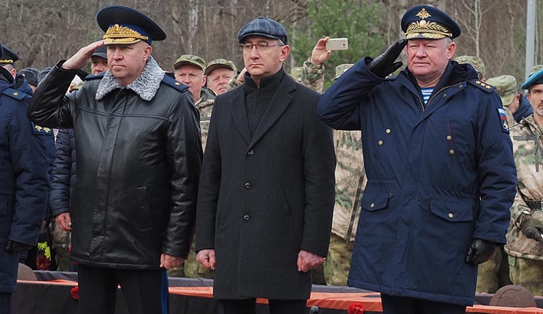 В Барсуках перезахоронили останки погибших в 1942 году десантников