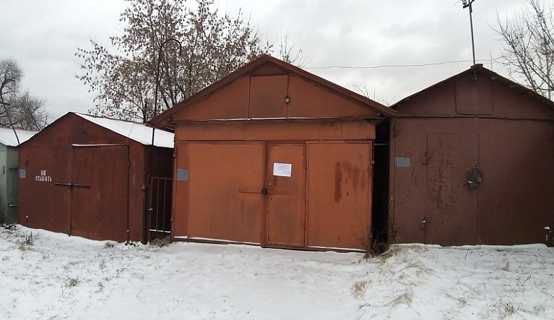 В Калуге ищут владельцев 28 незаконно размещенных гаражей и 5 сараев