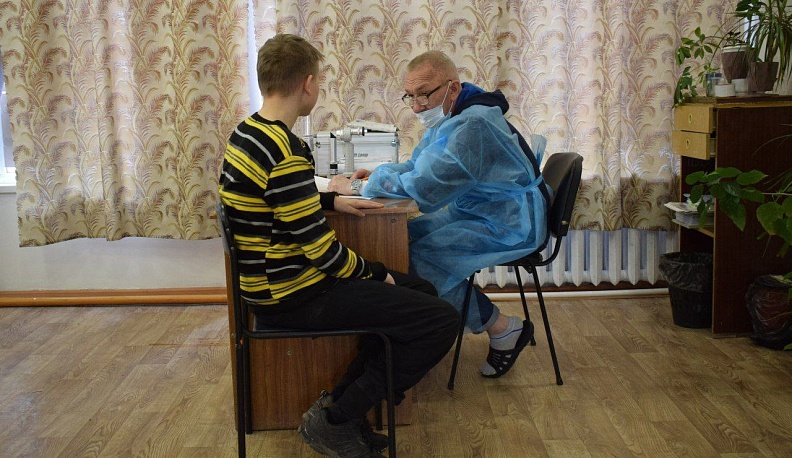 Калужские медики проводят диспансеризацию детей в Первомайске