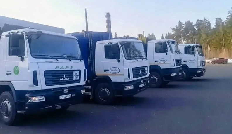 Четыре новых мусоровоза поступили в автопарк Калужской области