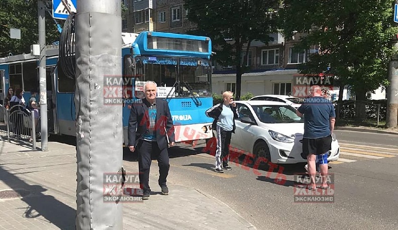 Авария с троллейбусом возле калужских «пушек» собрала пробку