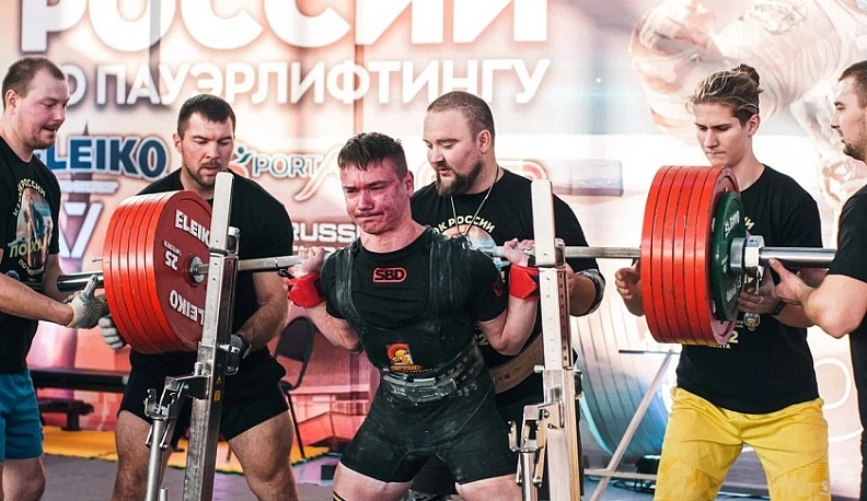 Калужский пауэрлифтер занял первое место на Кубке России, установив рекорд