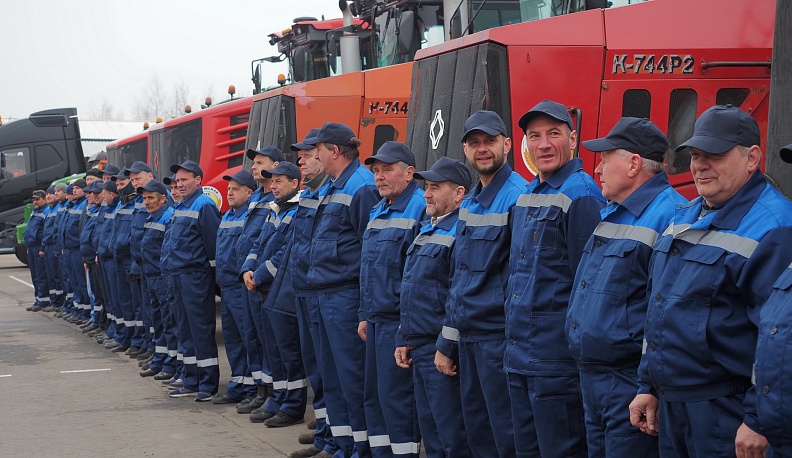 Губернатор оценил готовность техники Калужской МТС к выходу в поле