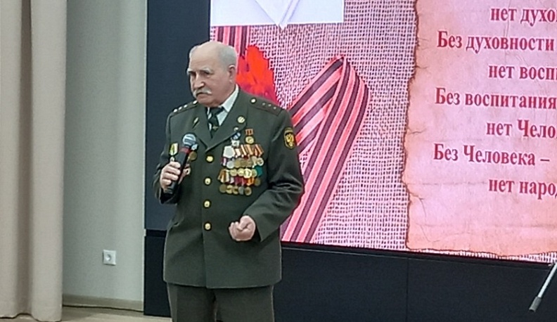 В Дзержинском округе состоялась встреча – диалог молодежи с несколькими поколениями защитников Родины