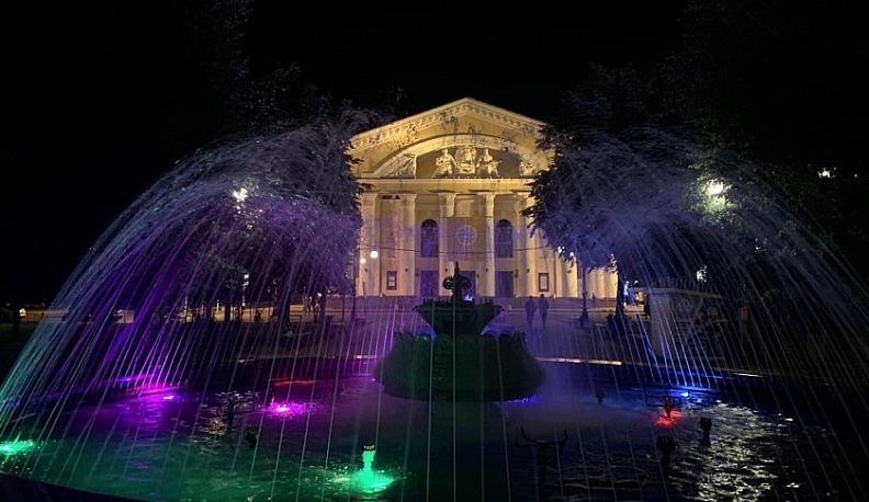 На Театральной площади в Калуге пройдет День поцелуя