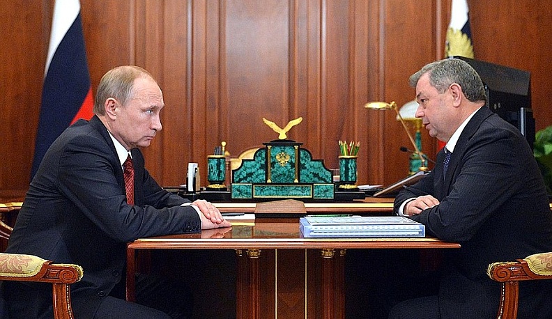 Сенатора Анатолия Артамонова поздравил Президент России Владимир Путин