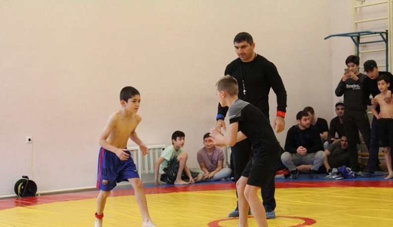 Великому стоянию на Угре посвятили юные борцы свой турнир