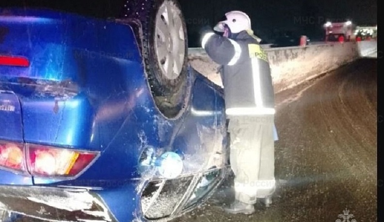 Легковушка опрокинулась на проезжей части в Обнинске