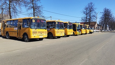 Кировские автоинспекторы проверили школьные автобусы перед перевозками детей