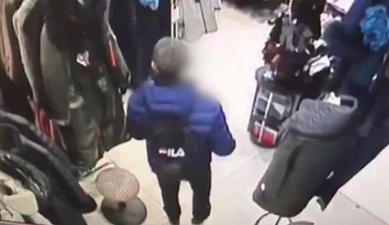 В Обнинске мужчина украл из магазина женское пальто 