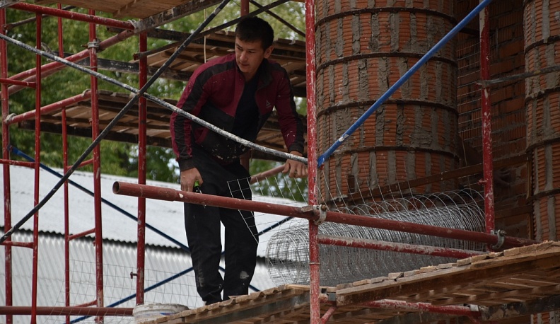 В двух храмах Людинова ведутся работы на колокольнях