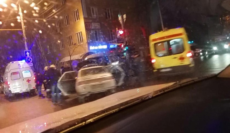 Дорожные войны в Калуге: авария на перекрестке Суворова и Плеханова затруднила движение