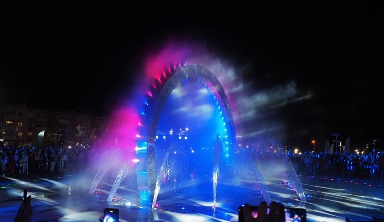 В Калуге запустили мультимедийный фонтан возле строящегося ТЮЗа