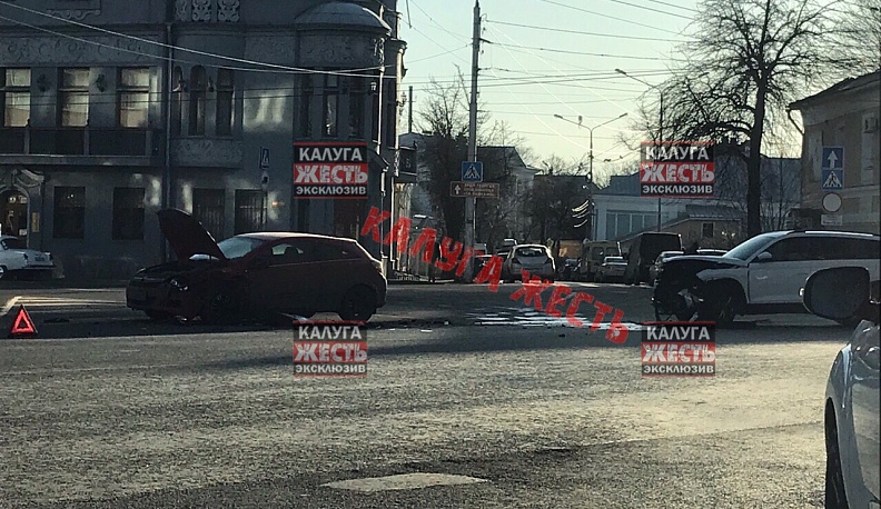 Дорожные войны. В центре Калуги произошло "жесткое" ДТП