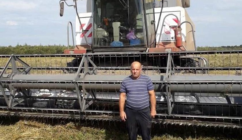 Почётная профессия - колхозный тракторист