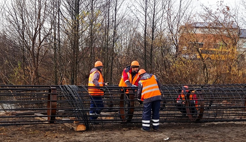 В Людинове залили первую сваю опоры нового моста