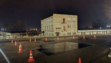 В Калуге по просьбе жителя заделали яму