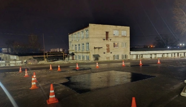 В Калуге по просьбе жителя заделали яму