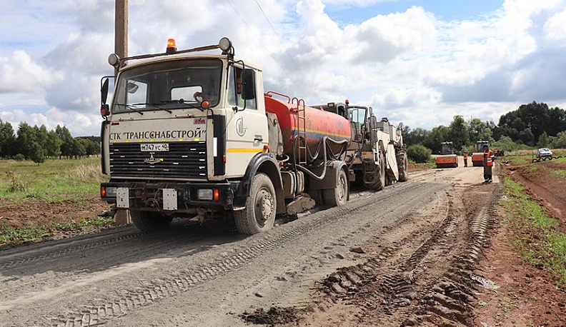 В Мещовском районе применяют новые технологии в строительстве дороги