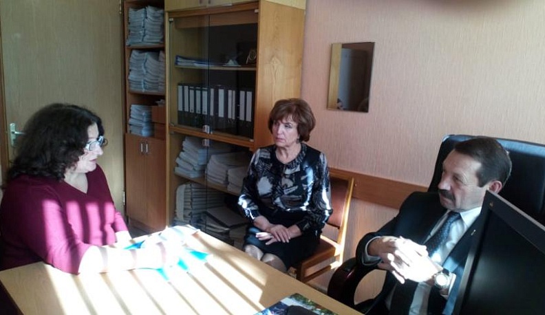 Жителей Людинова беспокоят неблагоустроенные дворы и бездомные животные