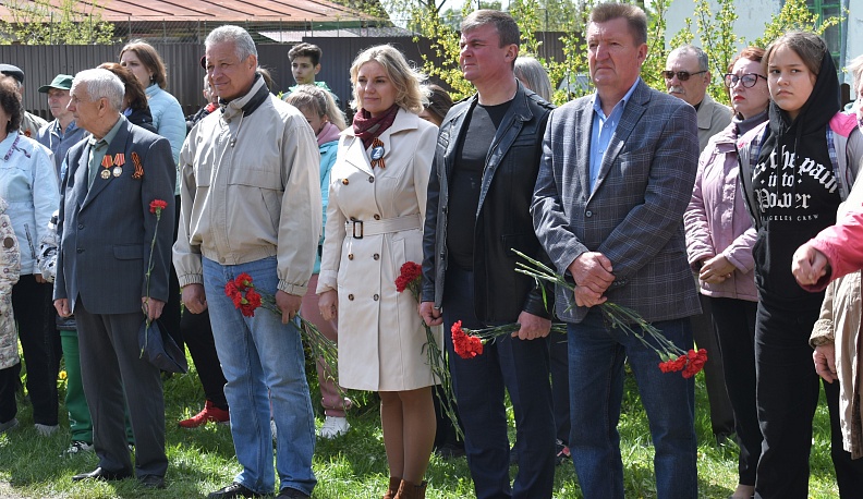 В Кировском районе к 9 Мая обновили два памятника